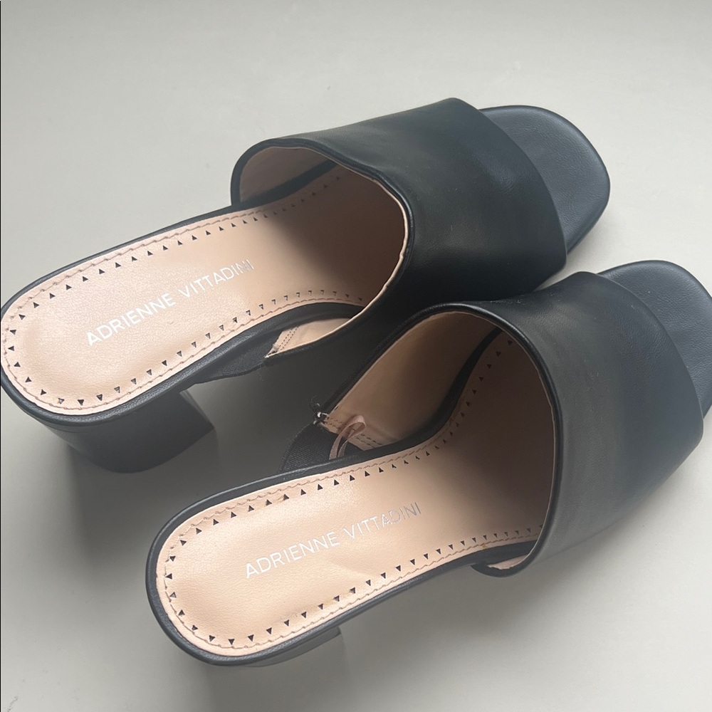 NWOT Adrienne Vittadini Black Mules